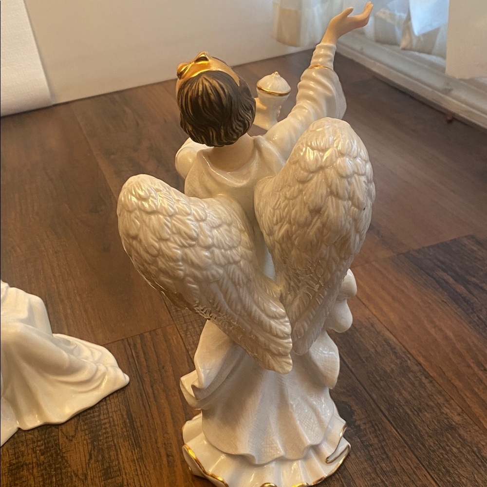 Elegant White and Gold Angel Figurines - Picture 7 of 11